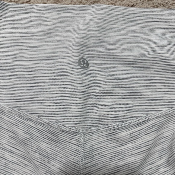 Lululemon Wunder Under High Rise 25’ - Picture 2 of 4